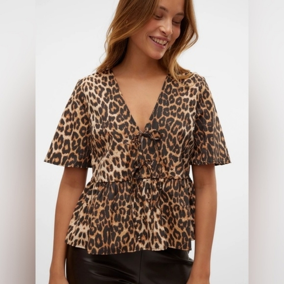 Vero Moda Tops - Vero Moda Leopard Print Tie Front Peplum Top, Size XS, NWOT